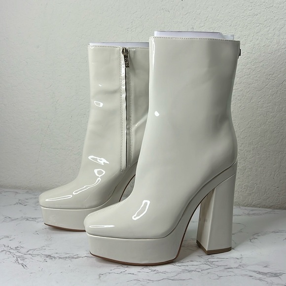 GUESS - White 1-1/2" Platform Cushioned Logo Byra Square Toe Block Heel Size - Picture 4 of 13